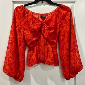 VICI medium balloon sleeve top